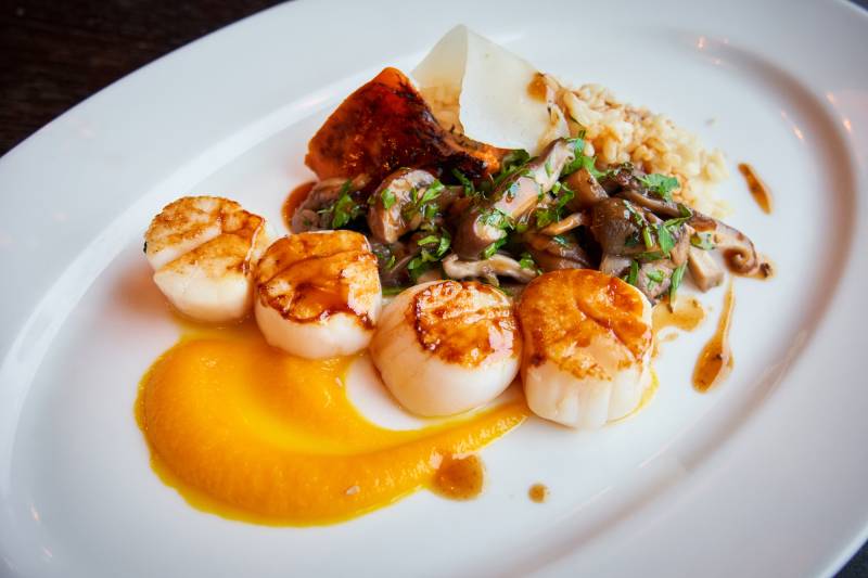 Les premières Saint Jacques arrivent dans votre restaurant Daddy Poule à Tassin La Demi Lune